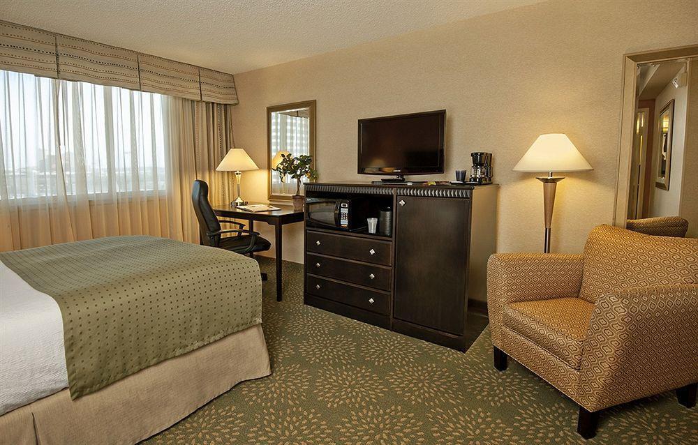Holiday Inn Alexandria At Carlyle By Ihg Екстер'єр фото