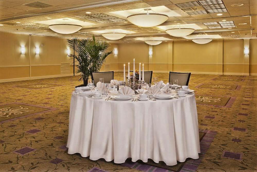 Holiday Inn Alexandria At Carlyle By Ihg Екстер'єр фото